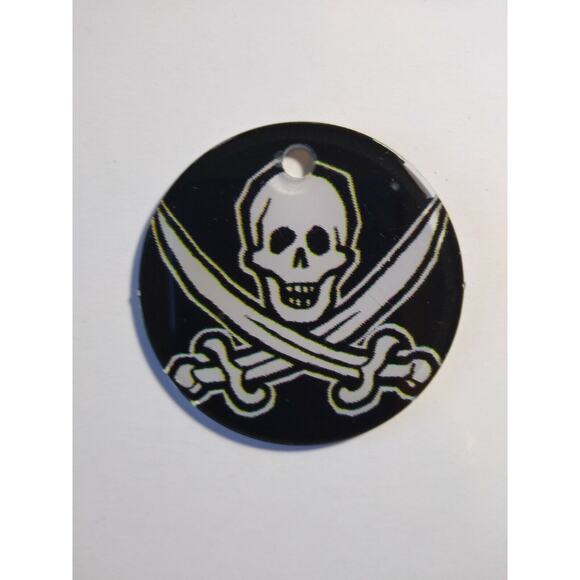 Pirates Of the Caribbean Pinball Game Keychain Original Skull & Crossbones - Picture 3 of 3